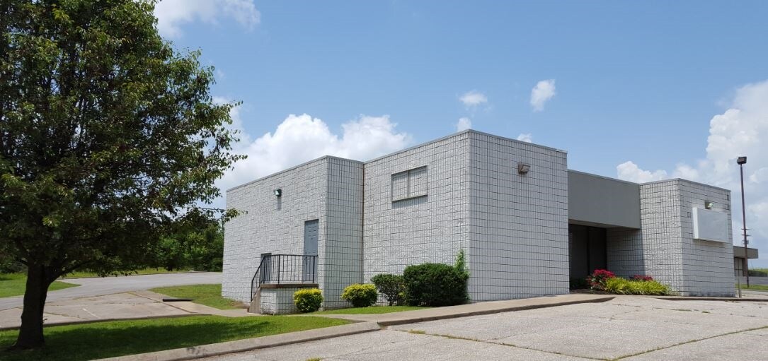 228 Tennsco Dr Dickson, TN 37055 Retail Property for Sale on