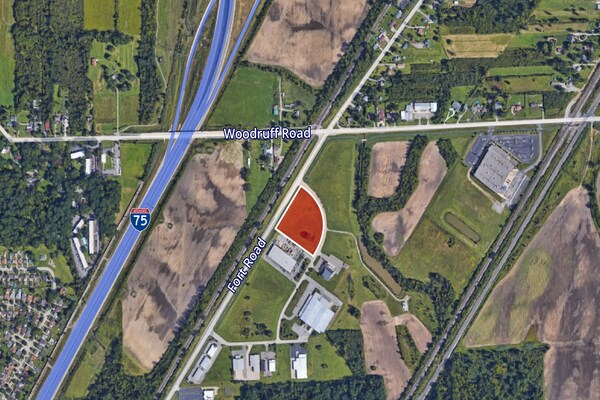 Gossett Dr, Rockwood, MI for Sale