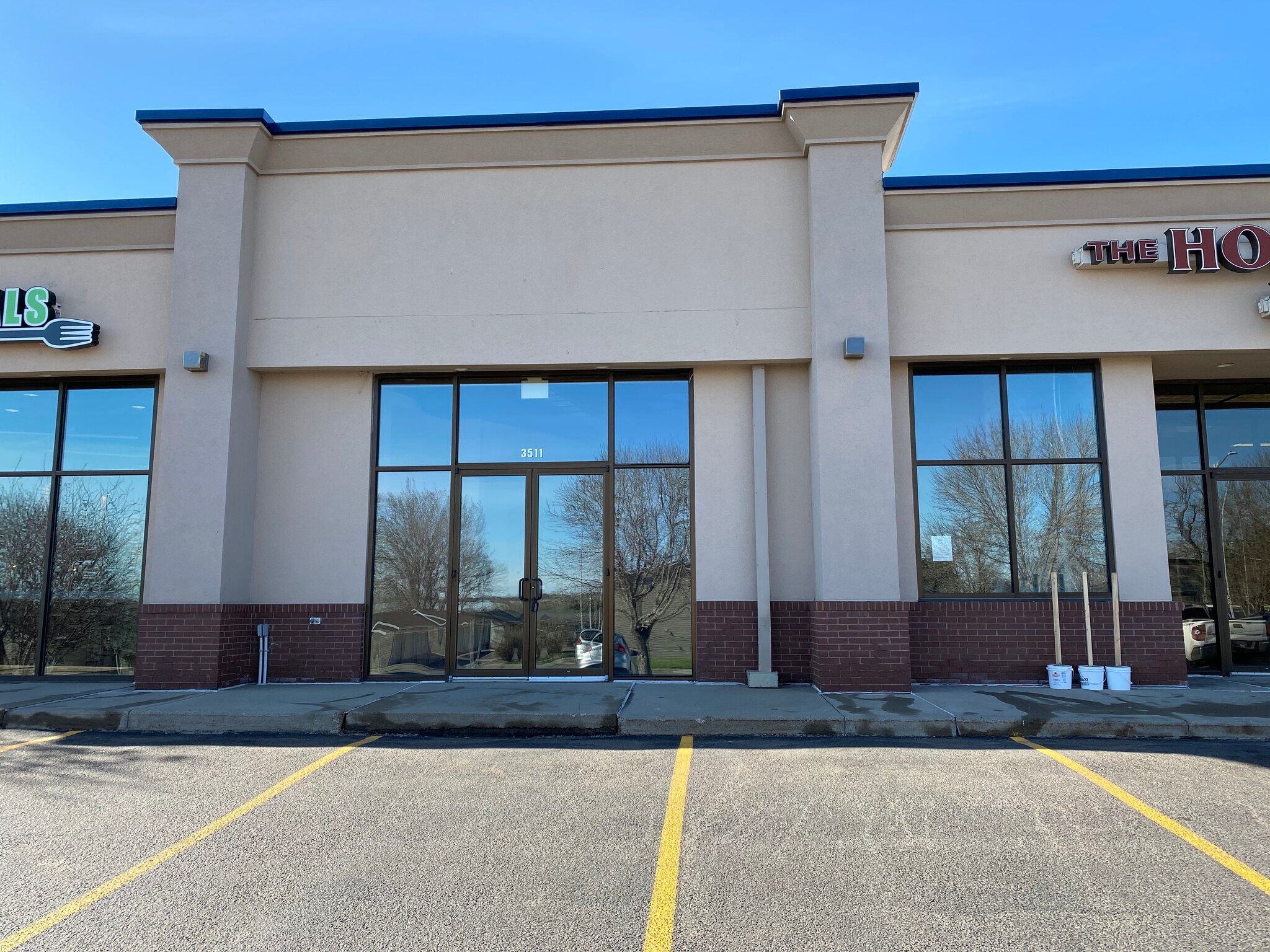 35093517 W 57th St Sioux Falls, SD 57108 Shopping Center Property