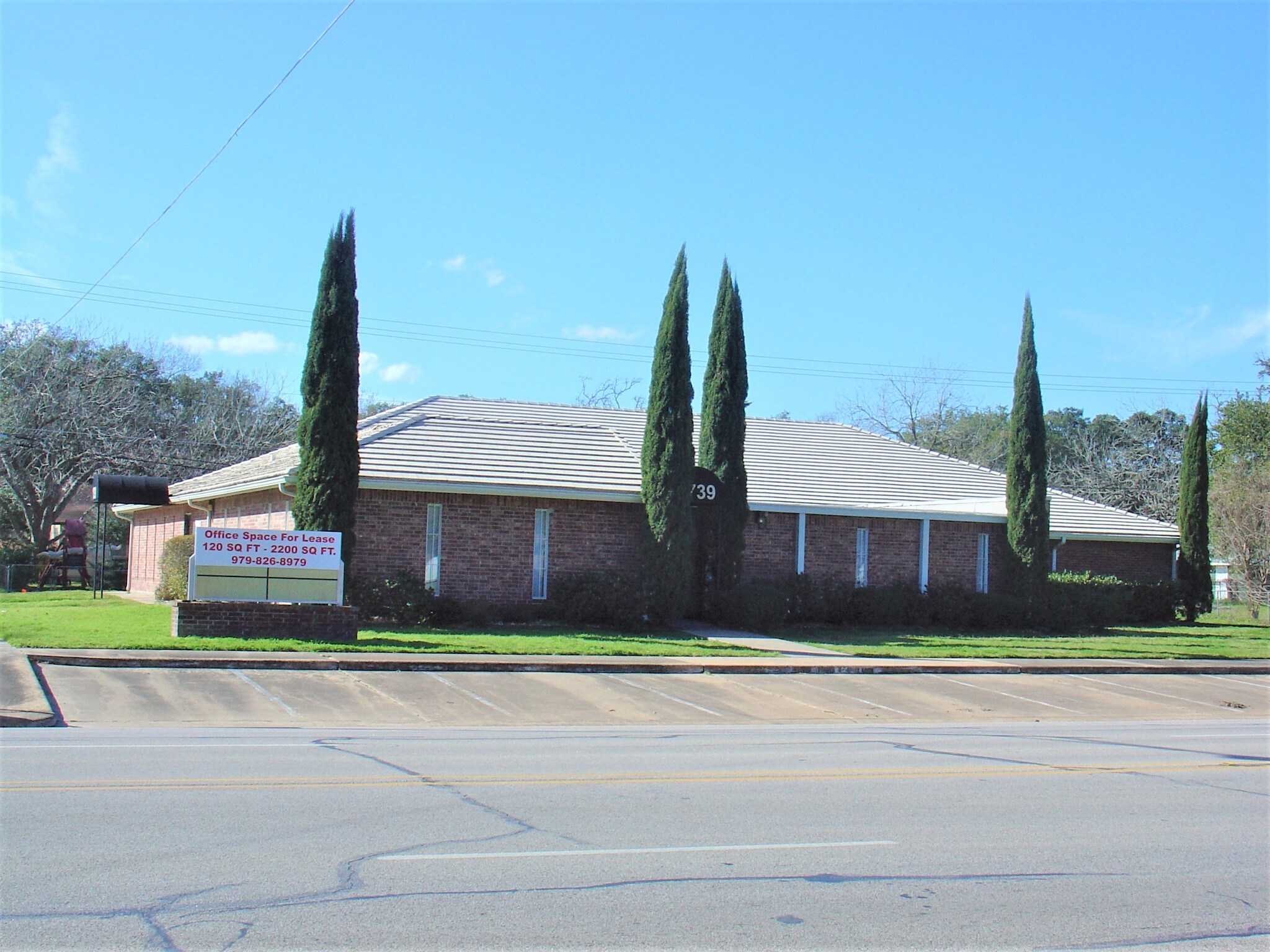 1739 13th St, Hempstead, TX for Sale