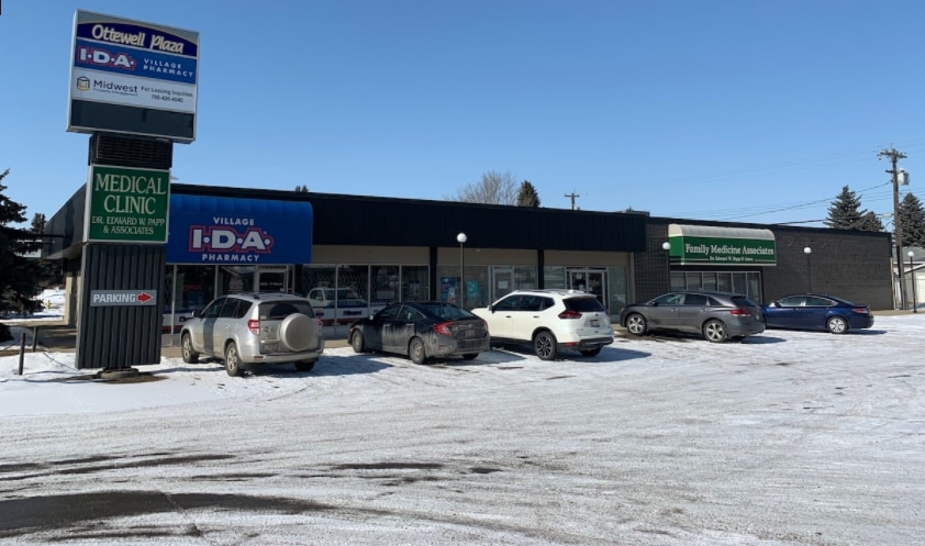 9803 71 St NW, Edmonton, AB for Rent