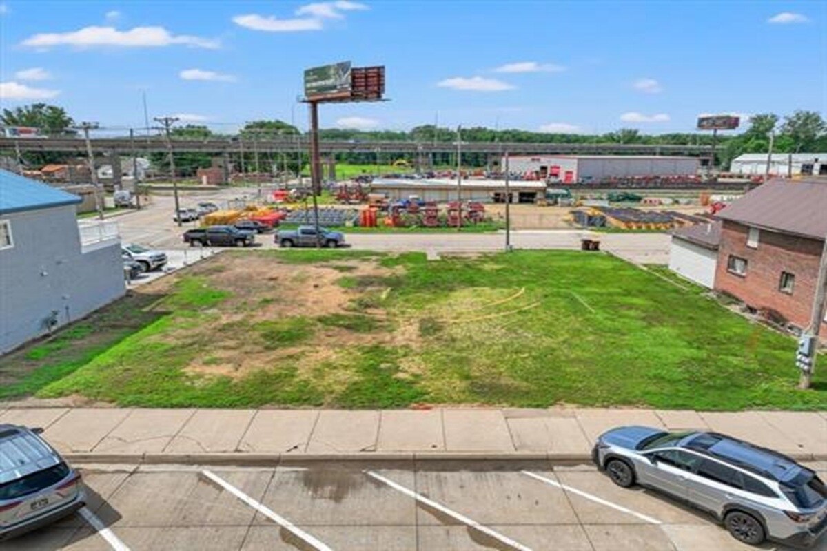 166 Sinsinawa Avenue Ave, East Dubuque, IL for Rent