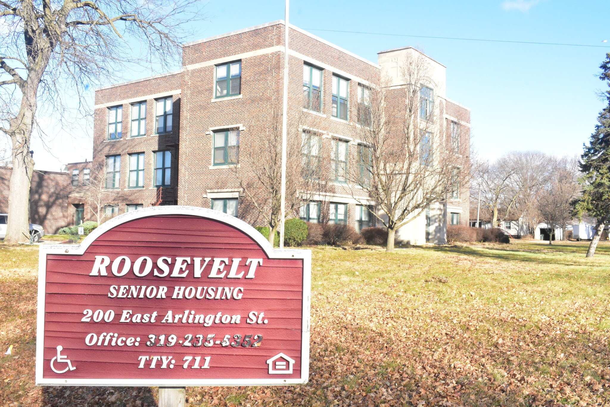 200 E Arlington St, Waterloo, IA for Sale