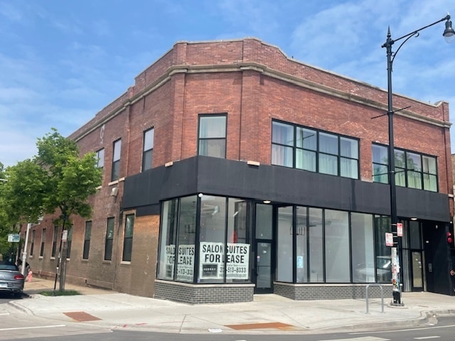 2839 N Milwaukee Ave, Chicago, IL for Rent