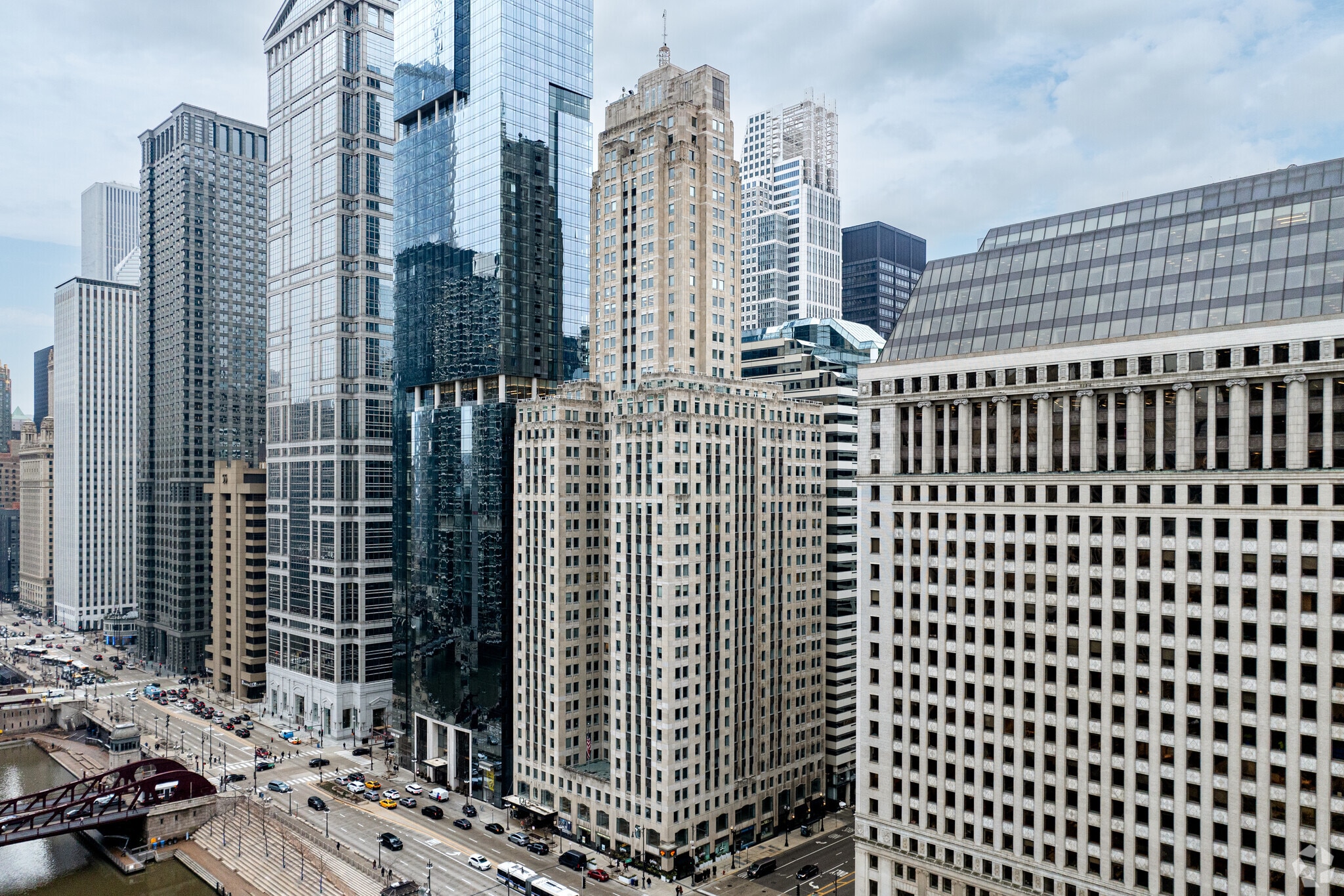121 W Wacker Dr, Chicago, IL for Sale