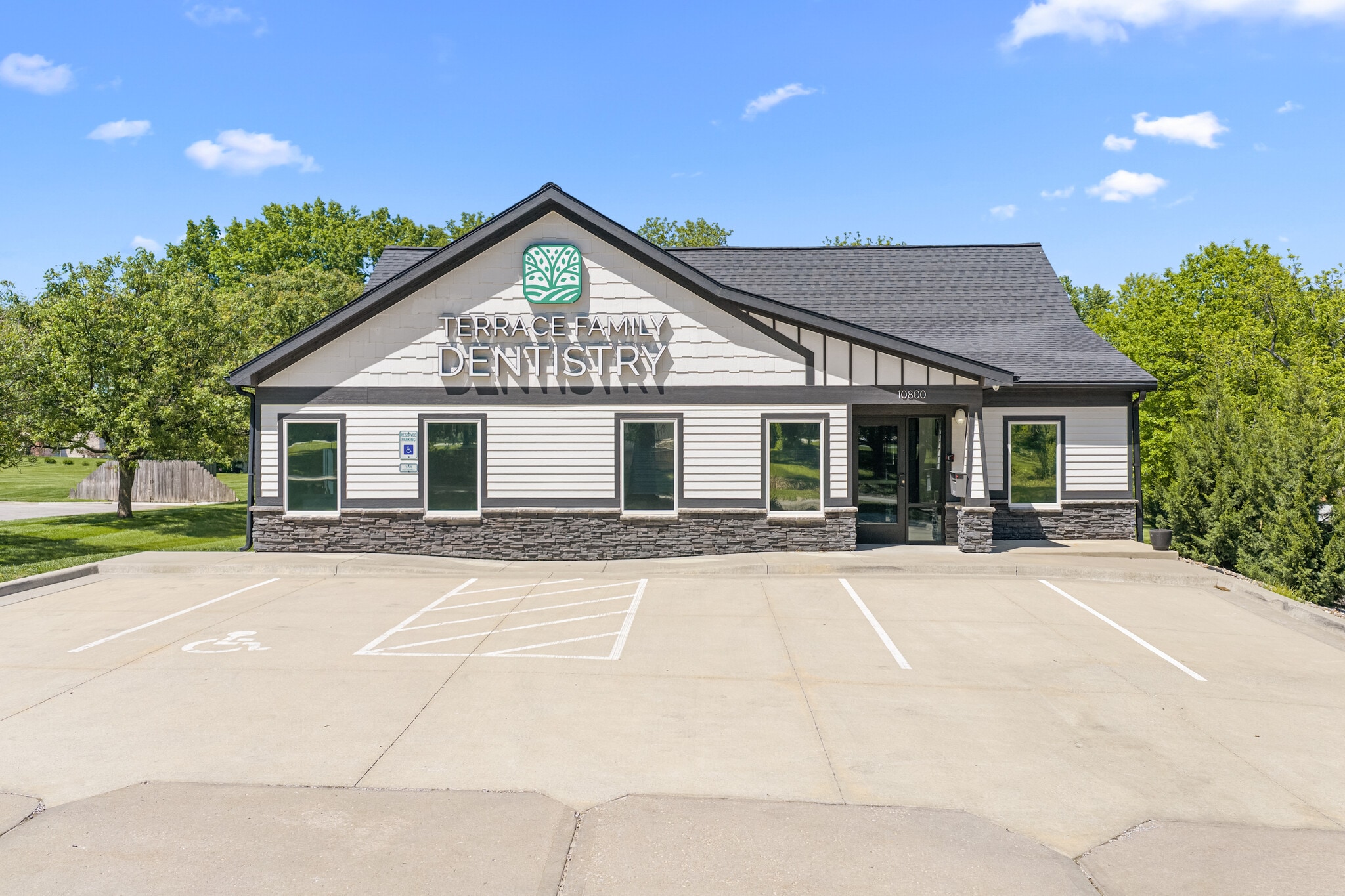 10800 E 77th Ter, Raytown, MO for Sale