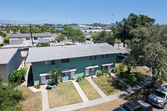 Santa Ana, CA Apartments - 2729 S Rosewood Ave