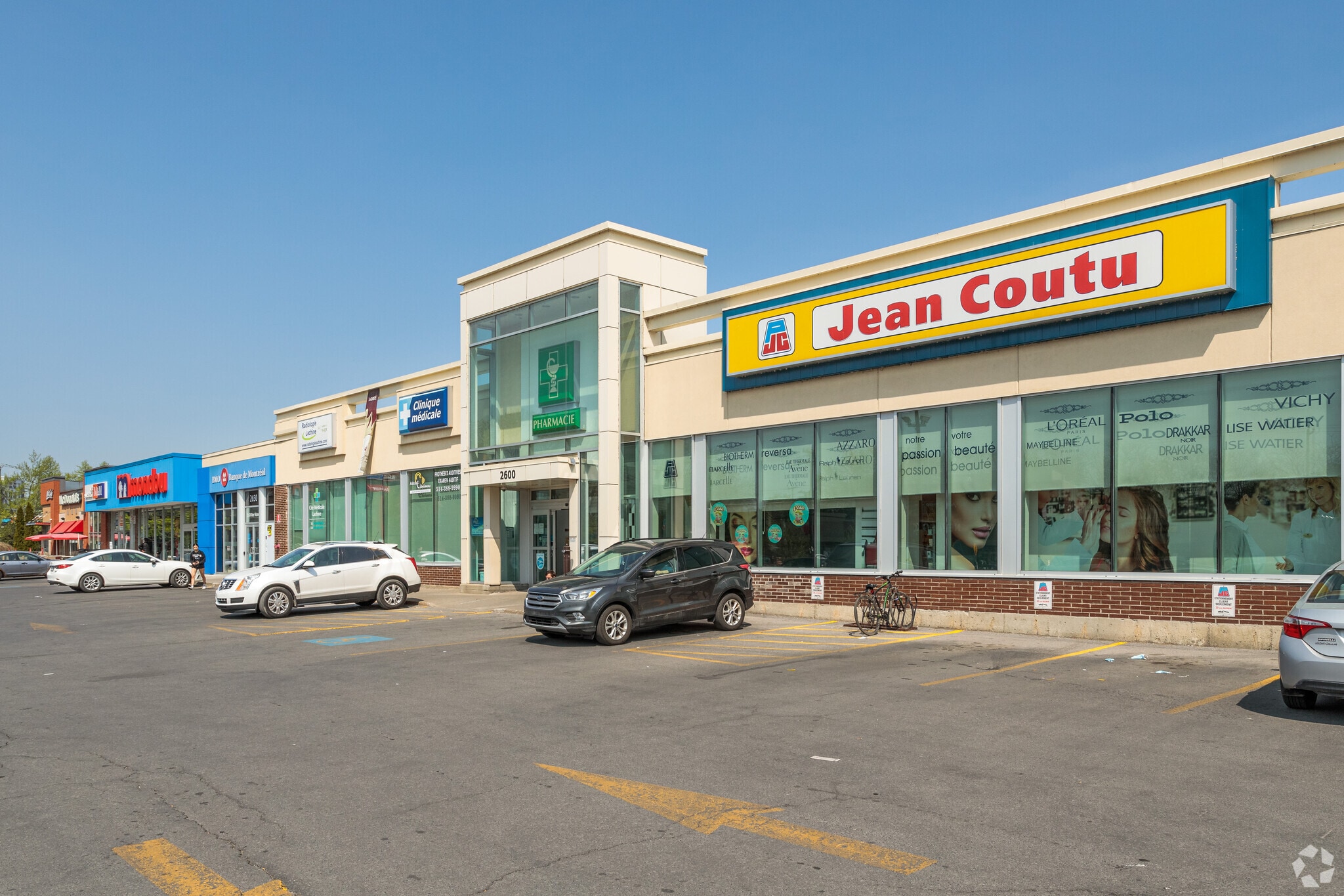 2600 Rue Victoria, Montréal, QC for Rent