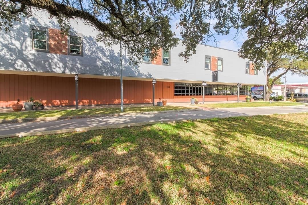 612 W Texas Ave, Baytown, TX for Sale