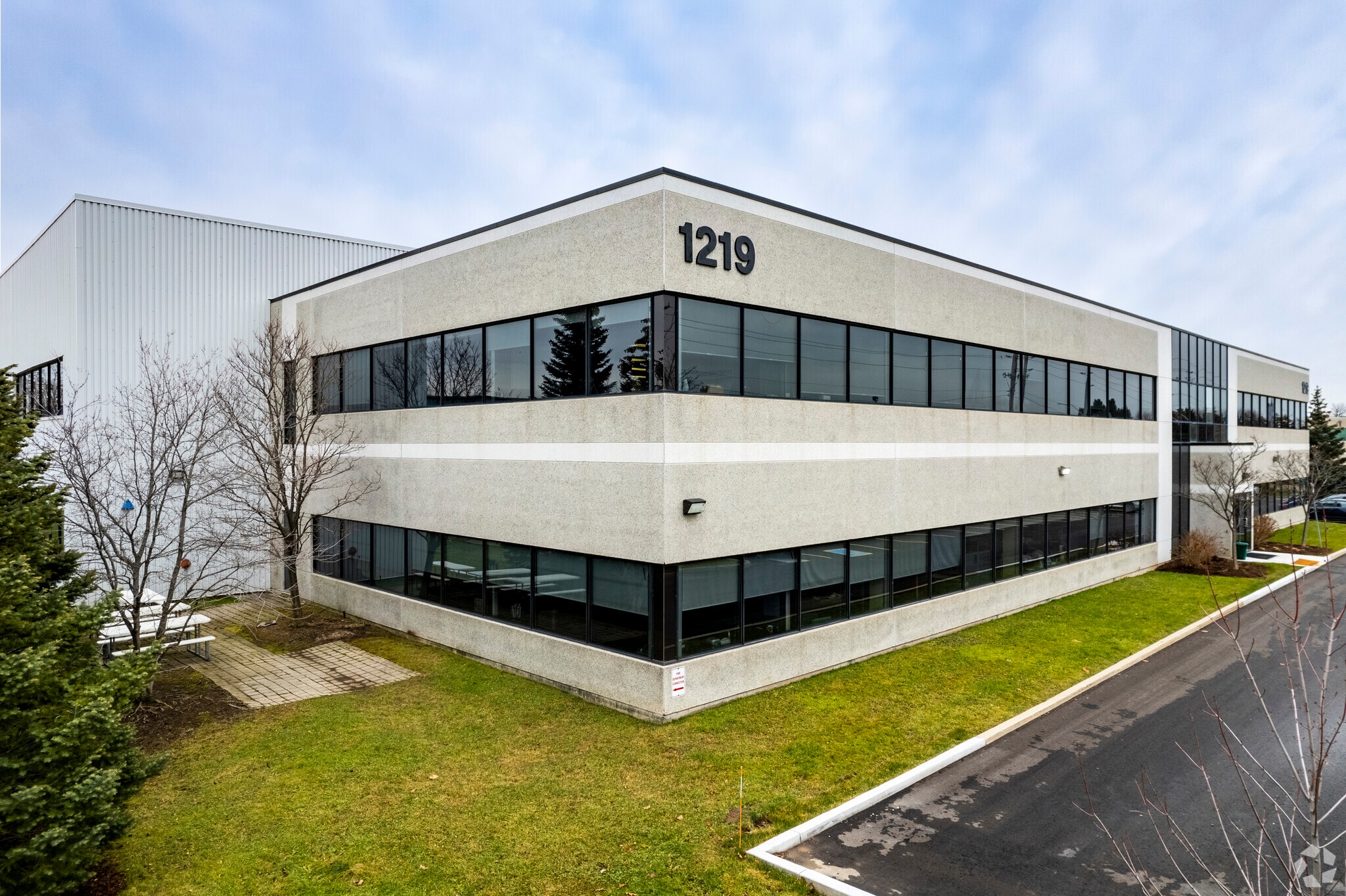 1219 Corporate Dr, Burlington, ON for Rent