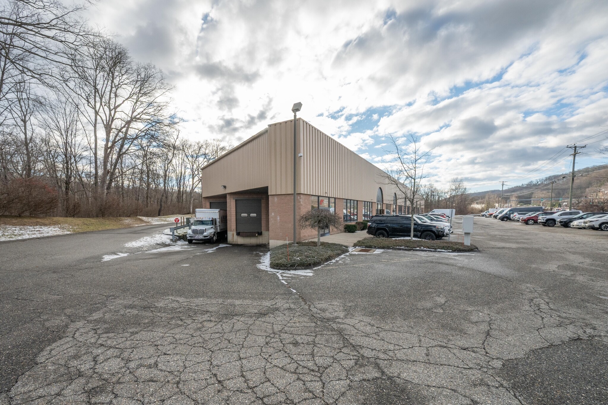 1087 Federal Rd, Brookfield, CT for Rent