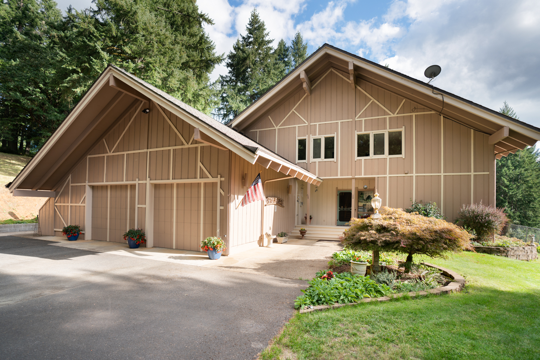 27415 Siuslaw River Rd, Lorane, OR for Sale