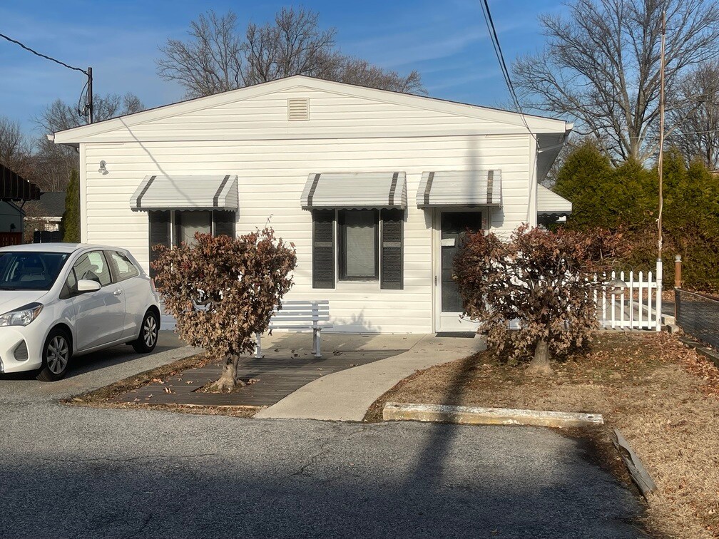 108 Delaware Ave, Claymont, DE for Sale