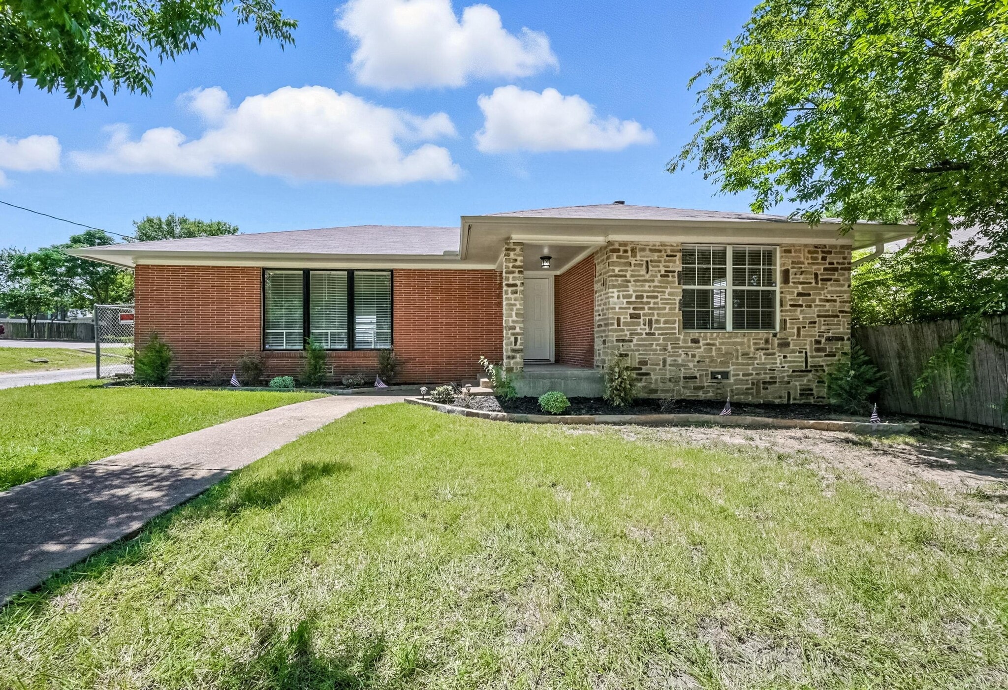 318 W Laurel St, Sherman, TX for Sale