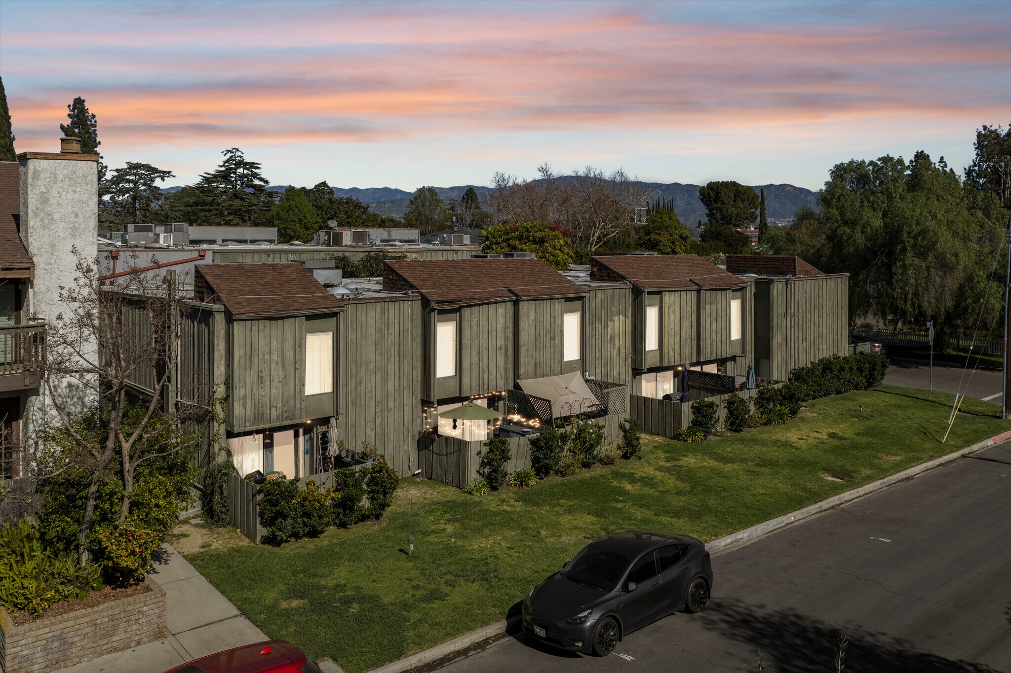 11607 Acama St, Studio City, CA for Sale