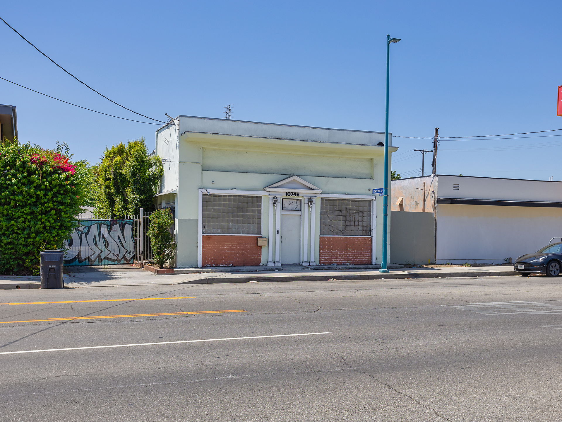 10746 Magnolia Blvd, North Hollywood, CA for Sale