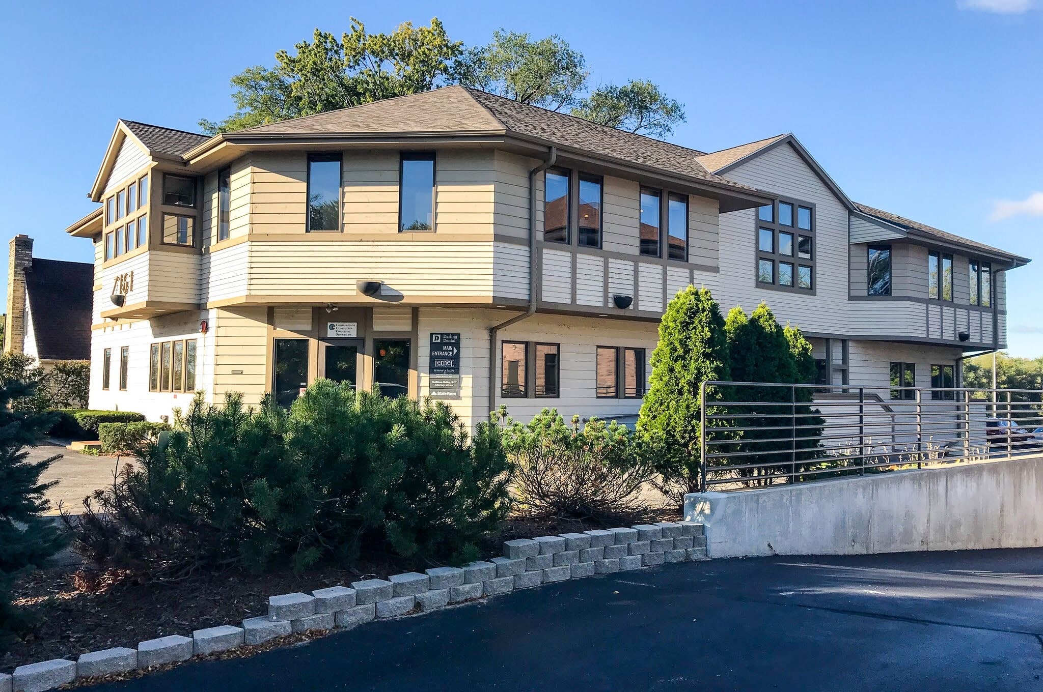 7161 N Port Washington Rd, Glendale, WI for Rent