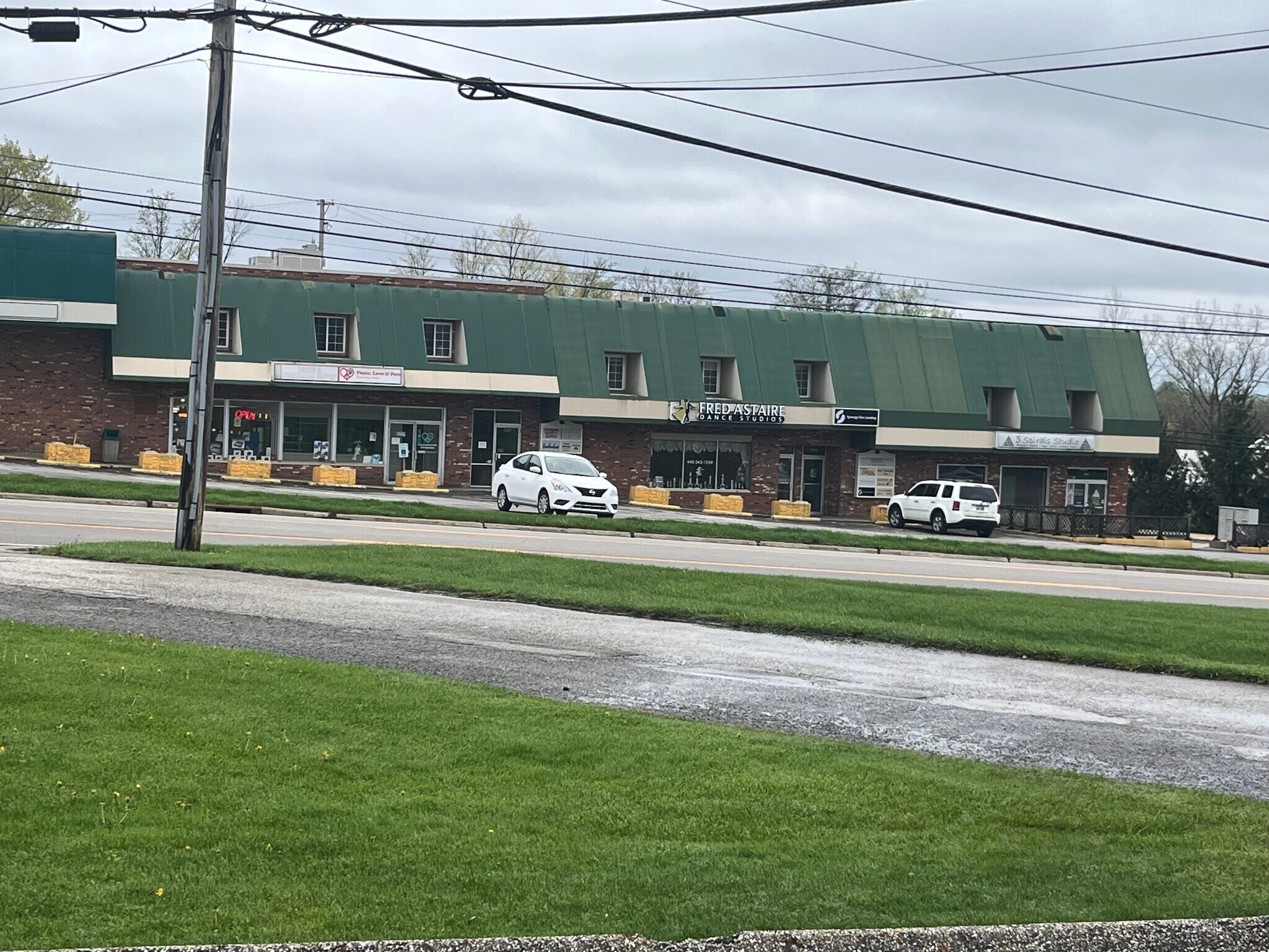 8221-8237 E Washington St, Chagrin Falls, OH for Rent