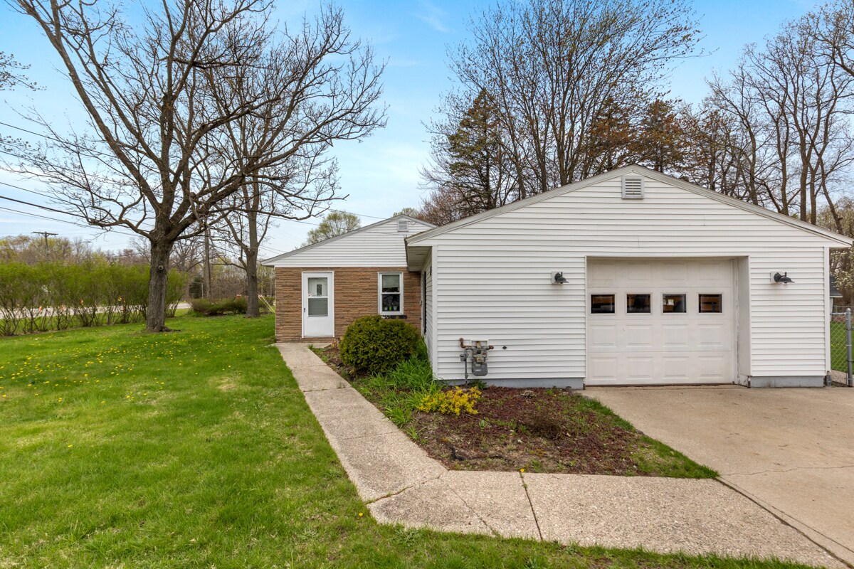 3116 E Apple Ave, Muskegon, MI for Sale