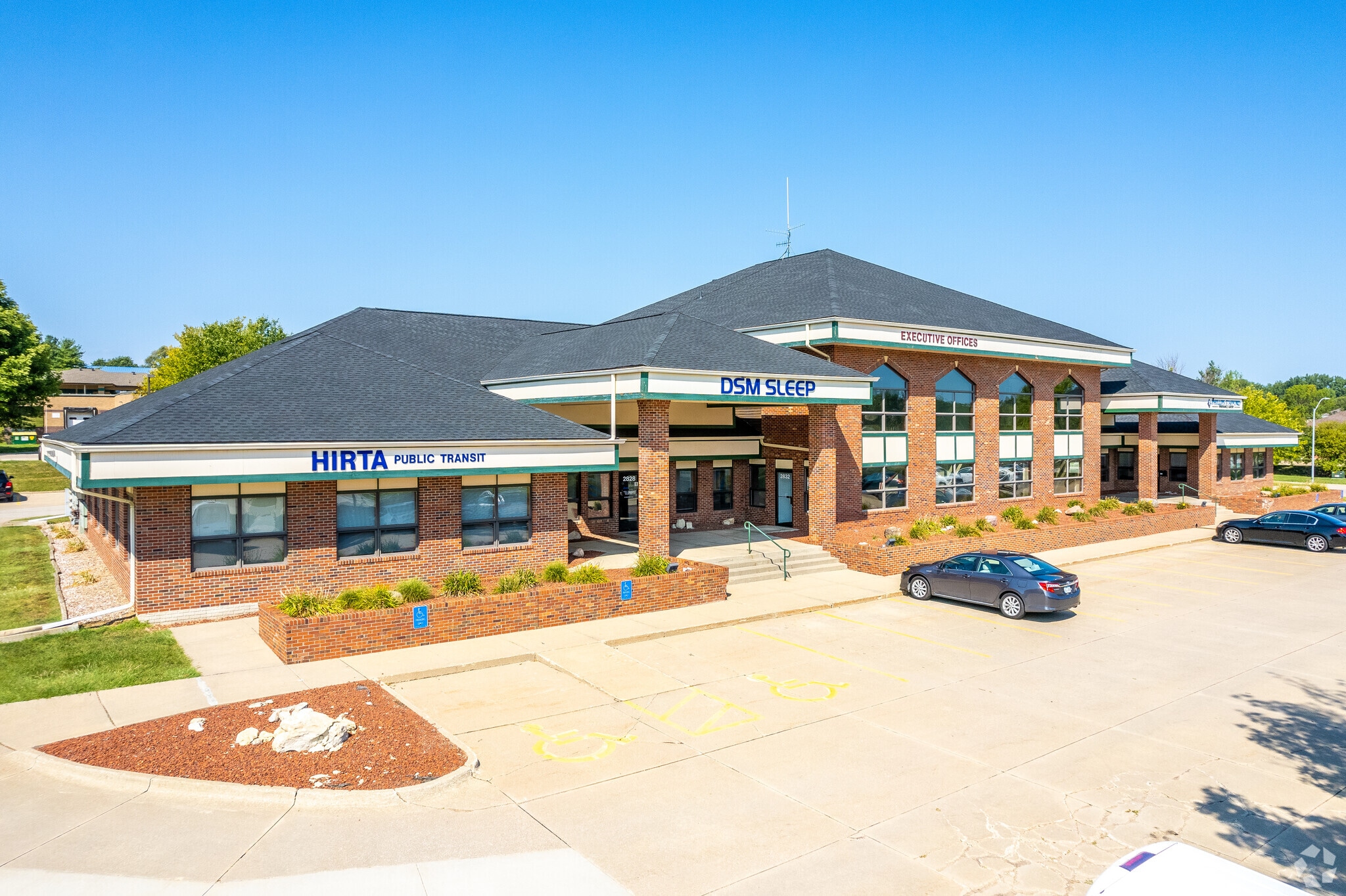 2828-2844 104th St, Urbandale, IA for Sale
