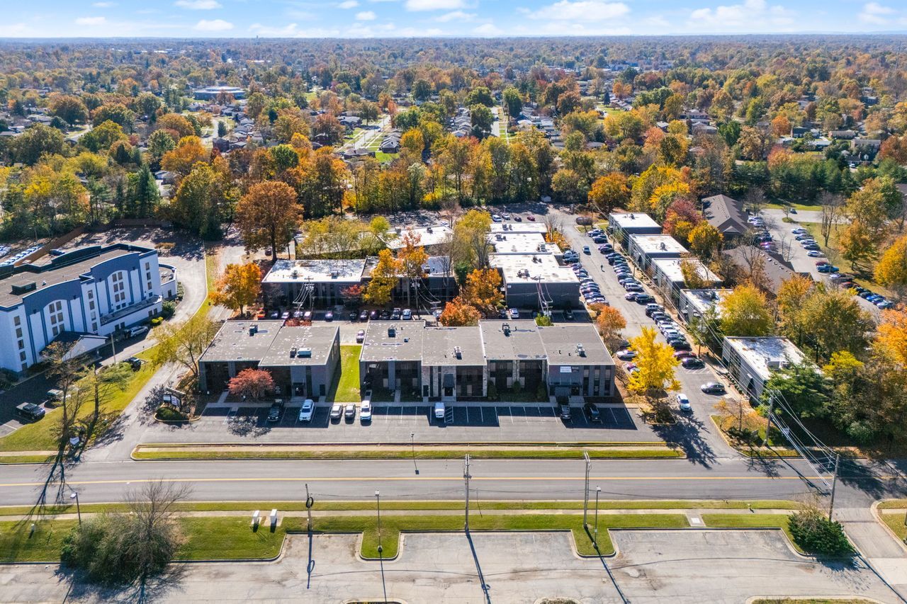 100 Envoy Cir, Louisville, KY for Sale