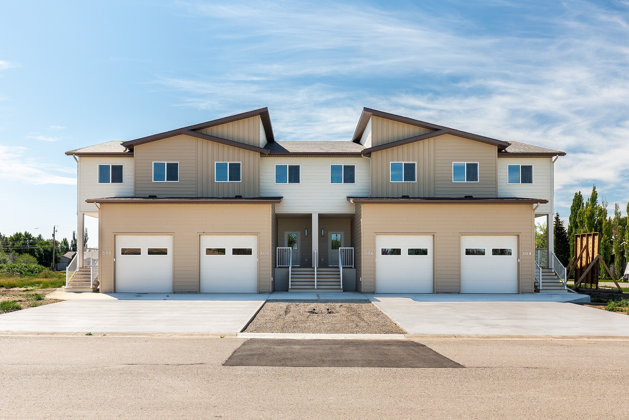 304 50 w, Raymond, AB for Sale