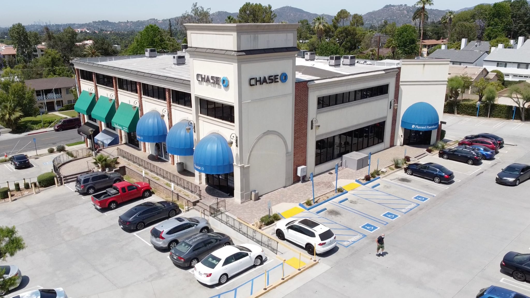 2333 N Lake Ave, Altadena, CA for Sale