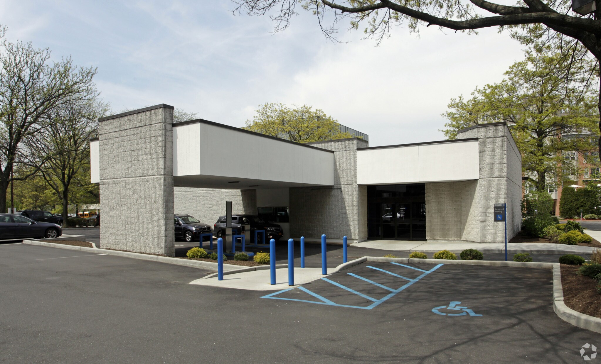 2-50 Great Neck Rd, Great Neck, NY for Rent