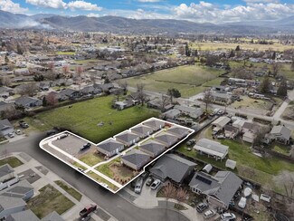 Medford, OR Apartments - 634 Colinwood ct