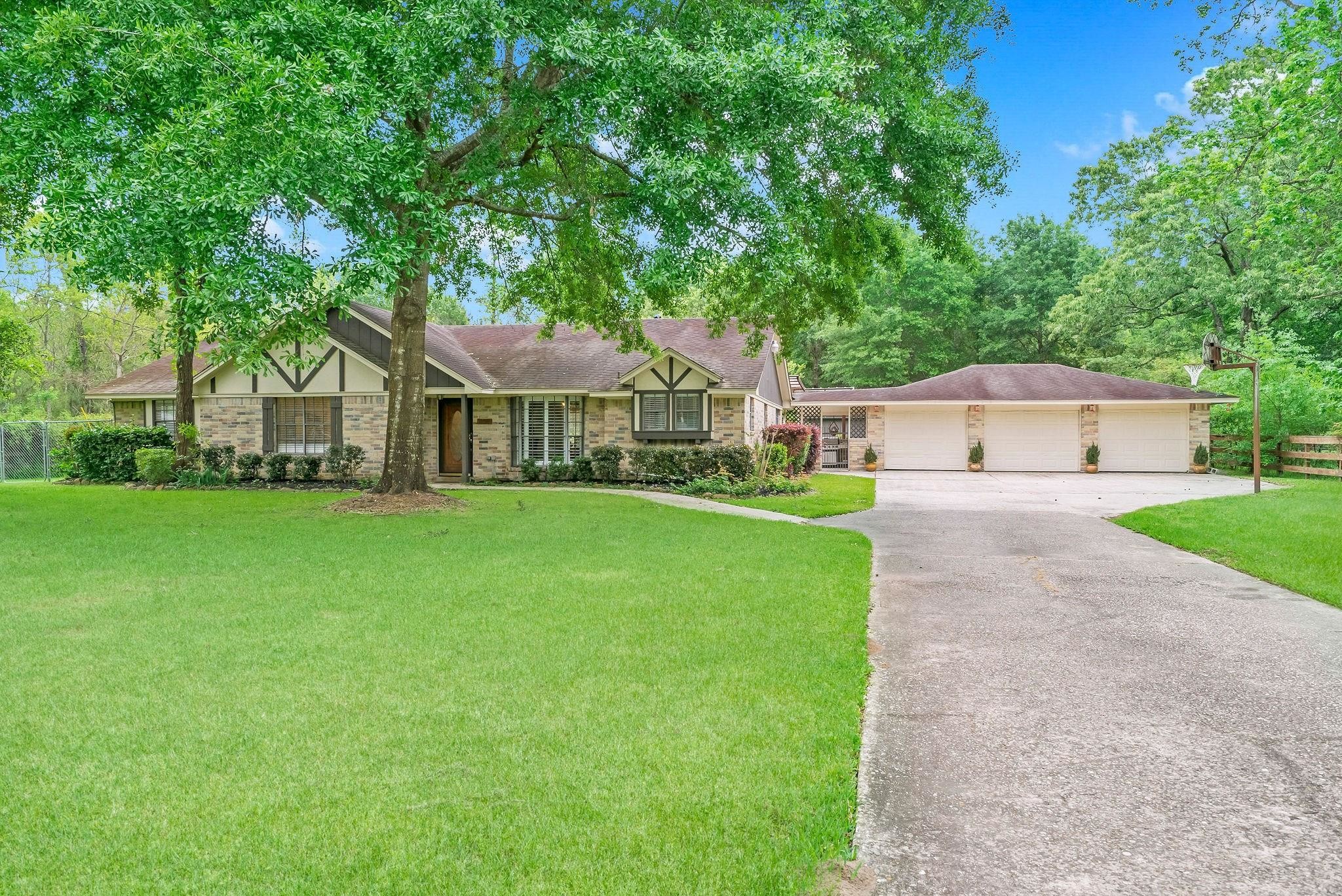 15197 Moonlight Trl, Conroe, TX for Sale