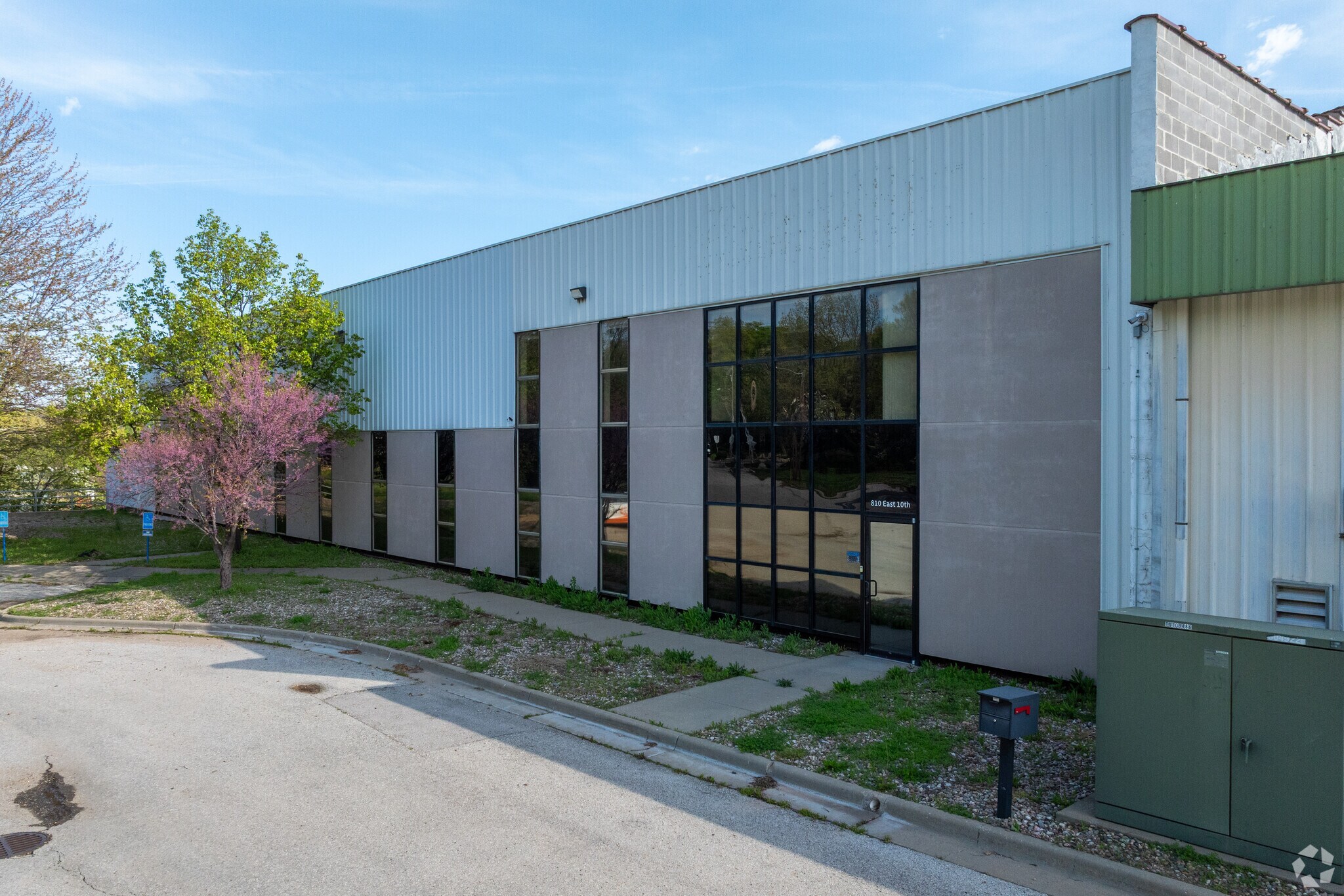 800-810 E 10th St, Lawrence, KS for Sale