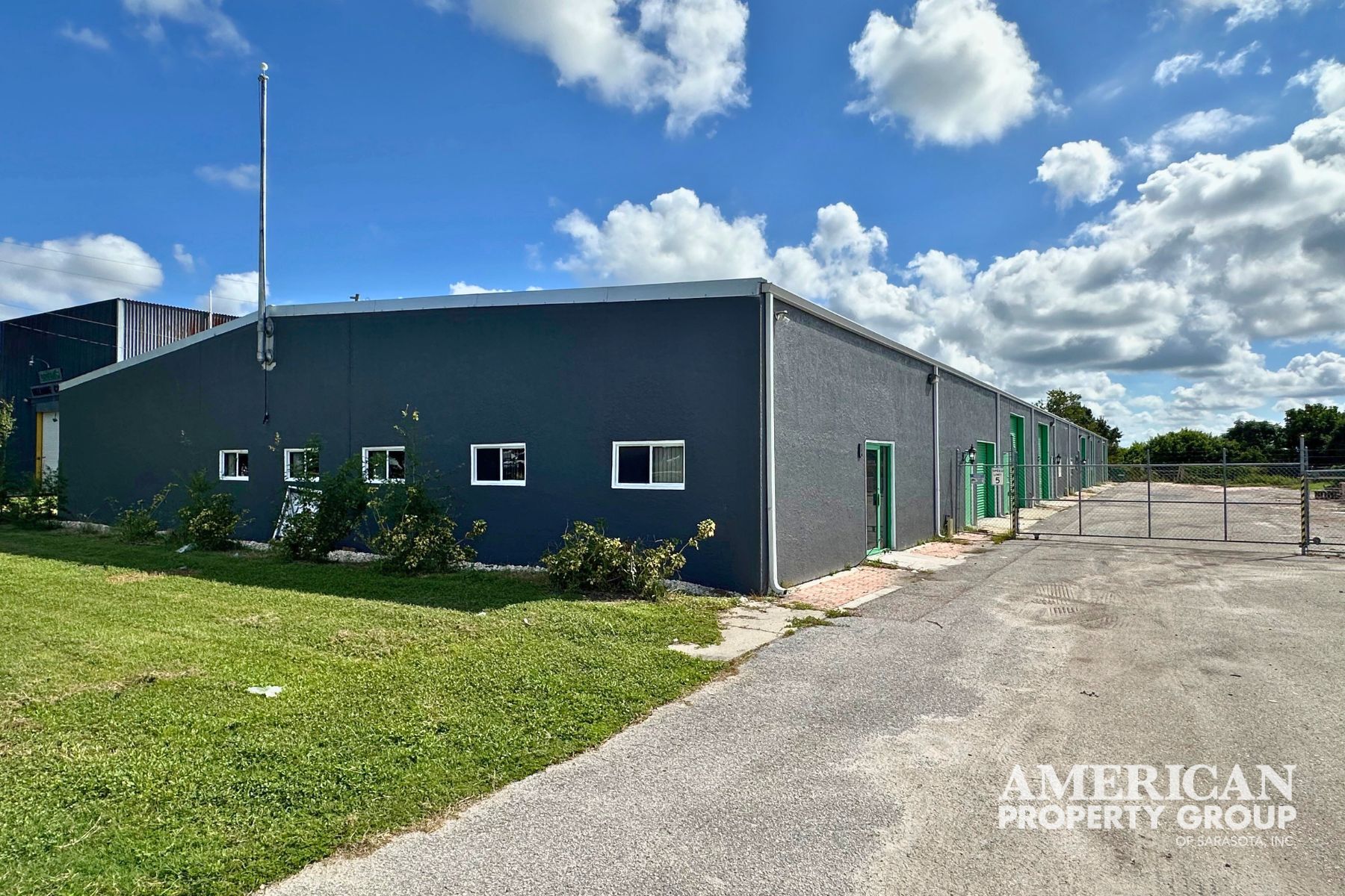 6805 33rd St E, Sarasota, FL for Sale