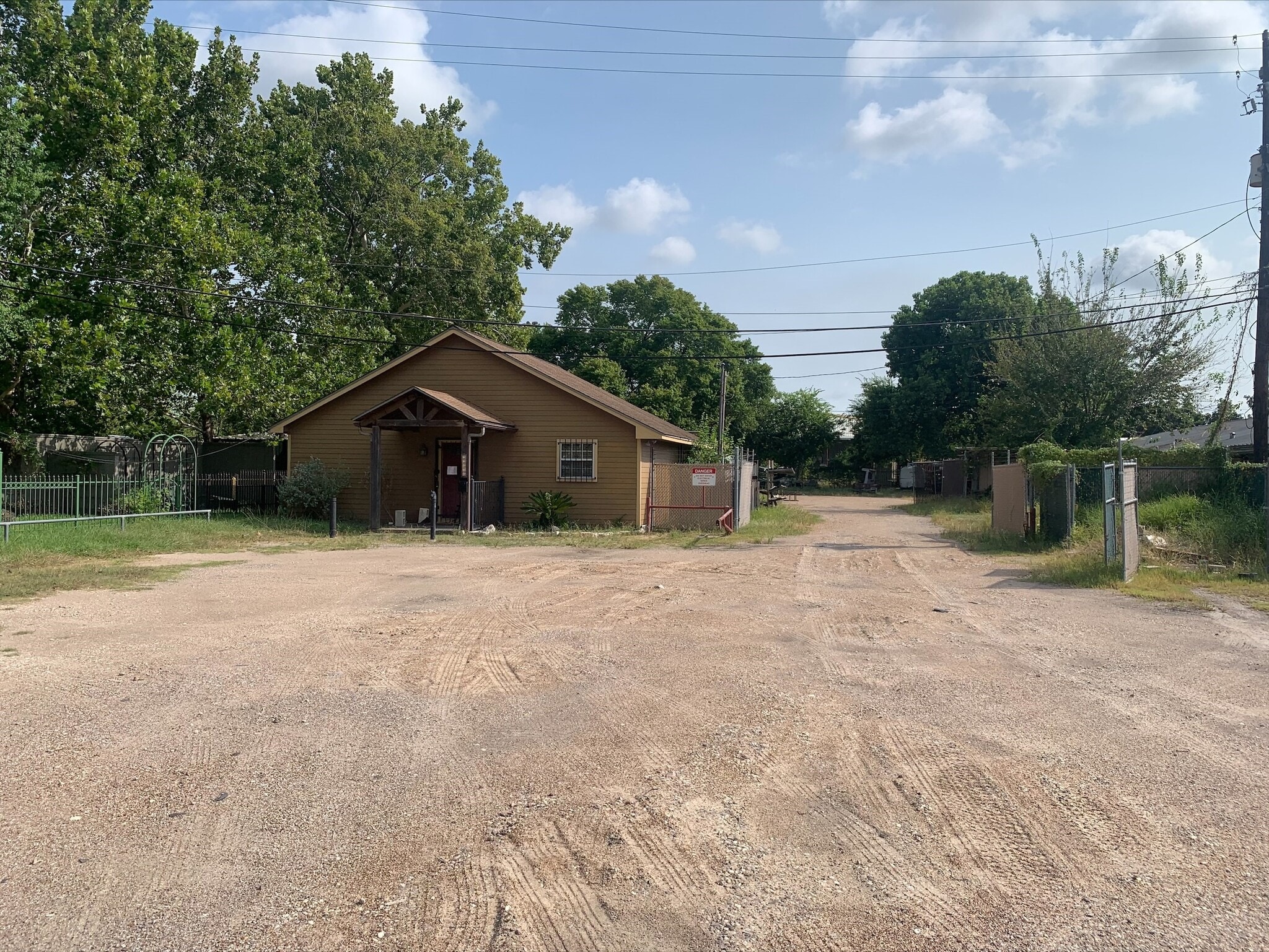11414 Hempstead Rd, Houston, TX for Rent