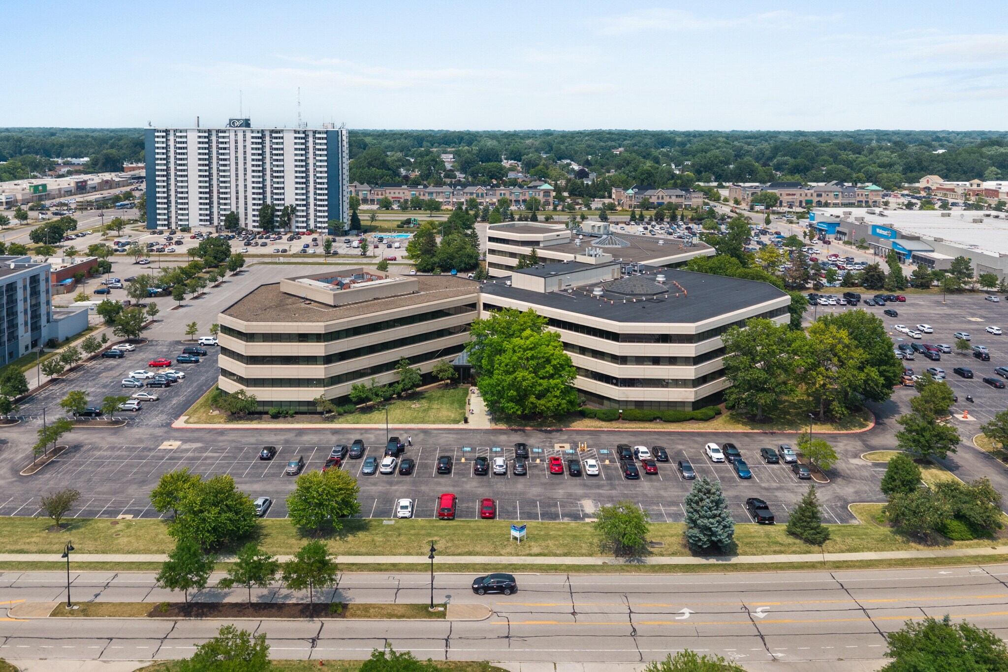 24950-25000 Country Club Blvd, North Olmsted, OH for Rent