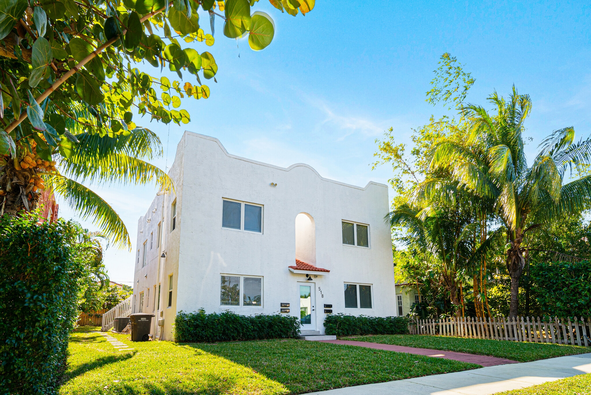 518 Biscayne Dr, West Palm Beach, FL for Sale