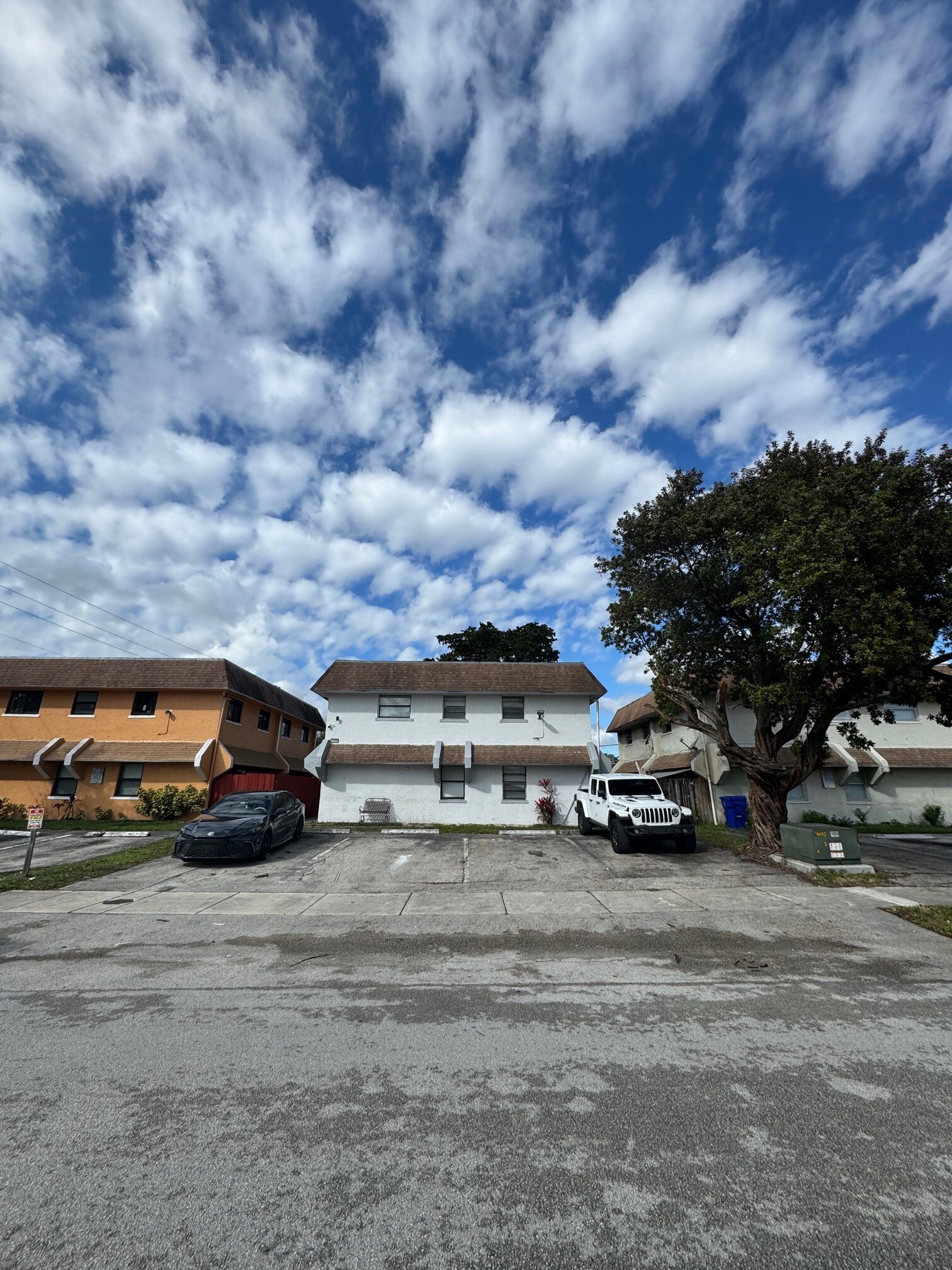 1741 SW 40th Ter, Fort Lauderdale, FL for Sale