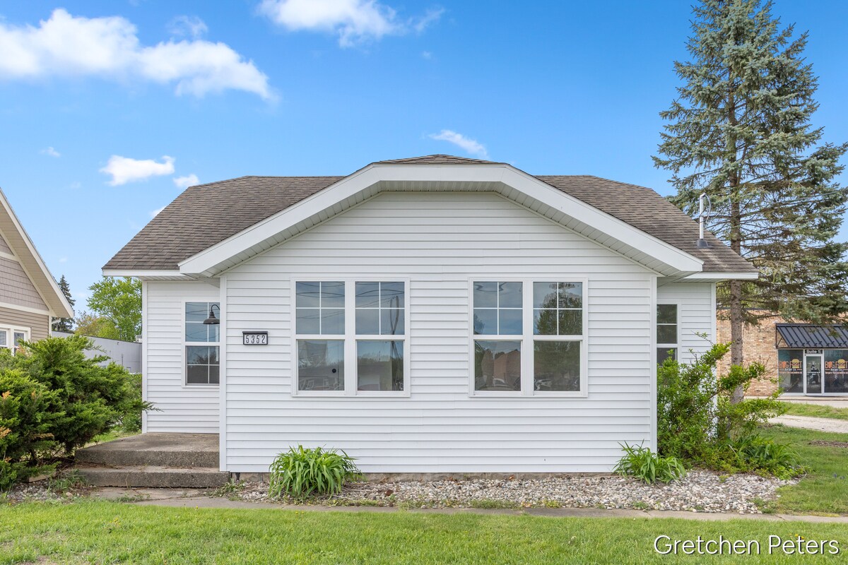 5352 Plainfield Ave NE, Grand Rapids, MI for Sale