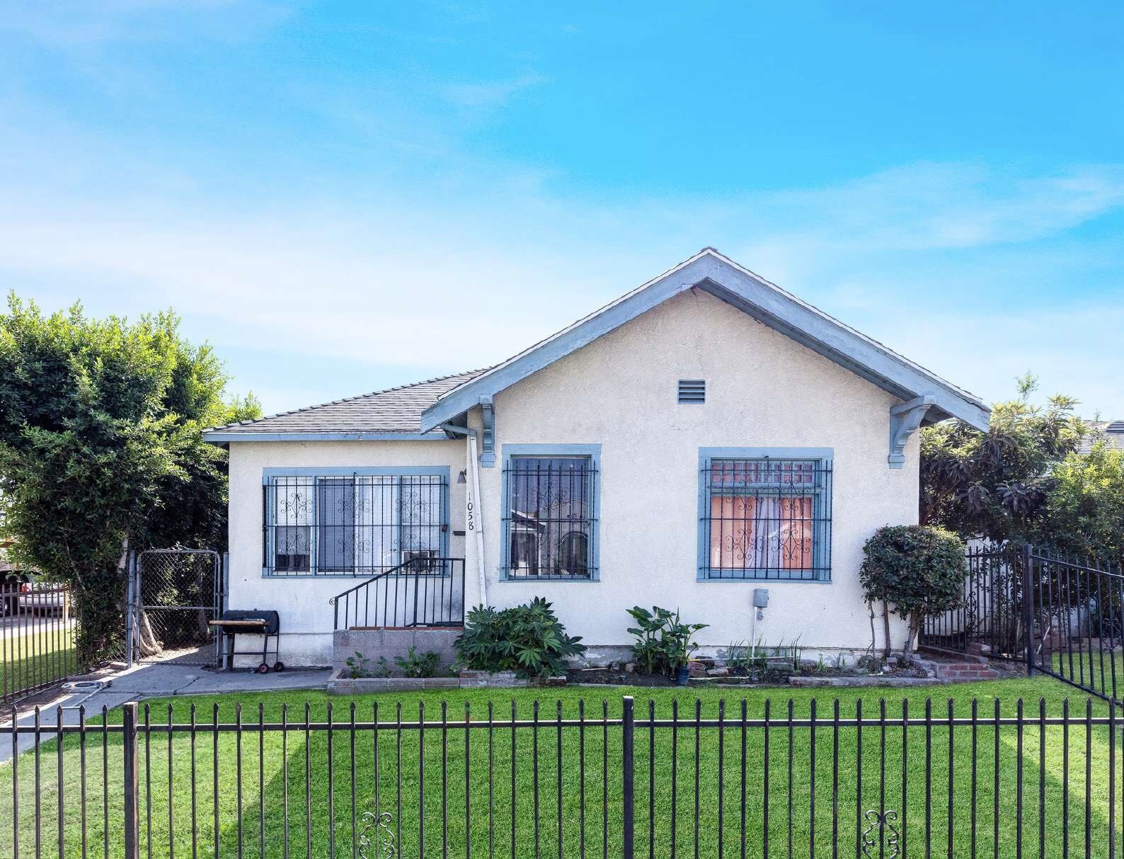 1058 W 99th St Los Angeles, CA 90044 MultiFamily Property for Lease on