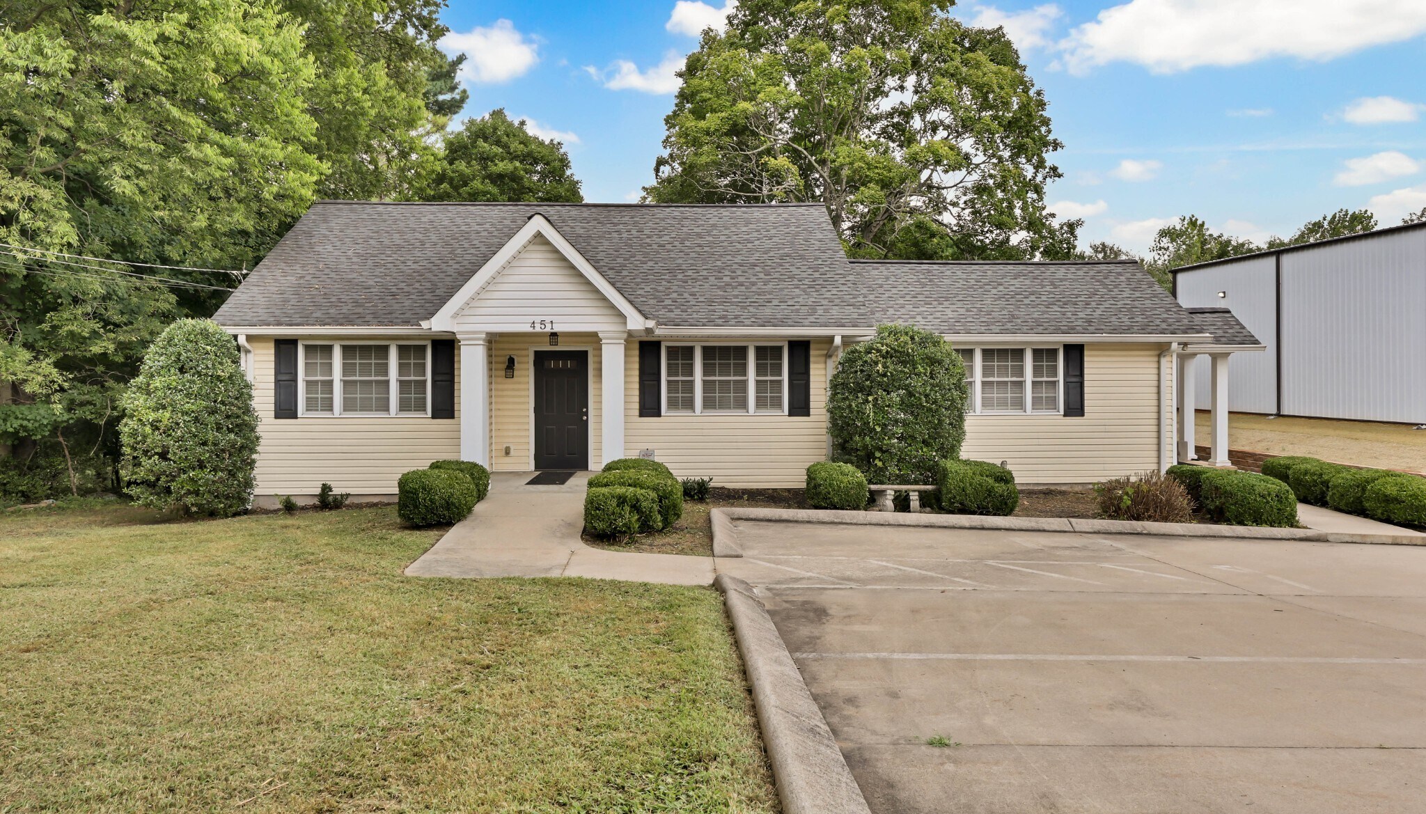 451 Rossview Rd, Clarksville, TN for Sale