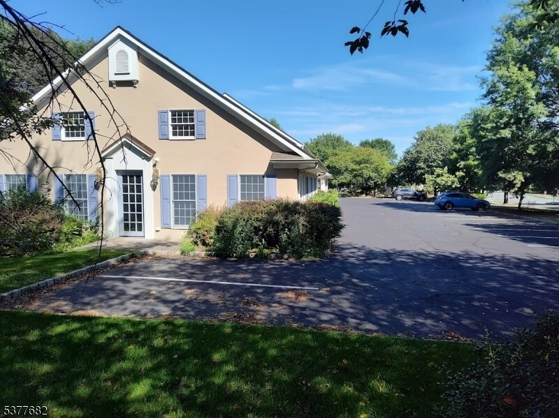 1 Brookfield Glen Dr, Belvidere, NJ for Rent
