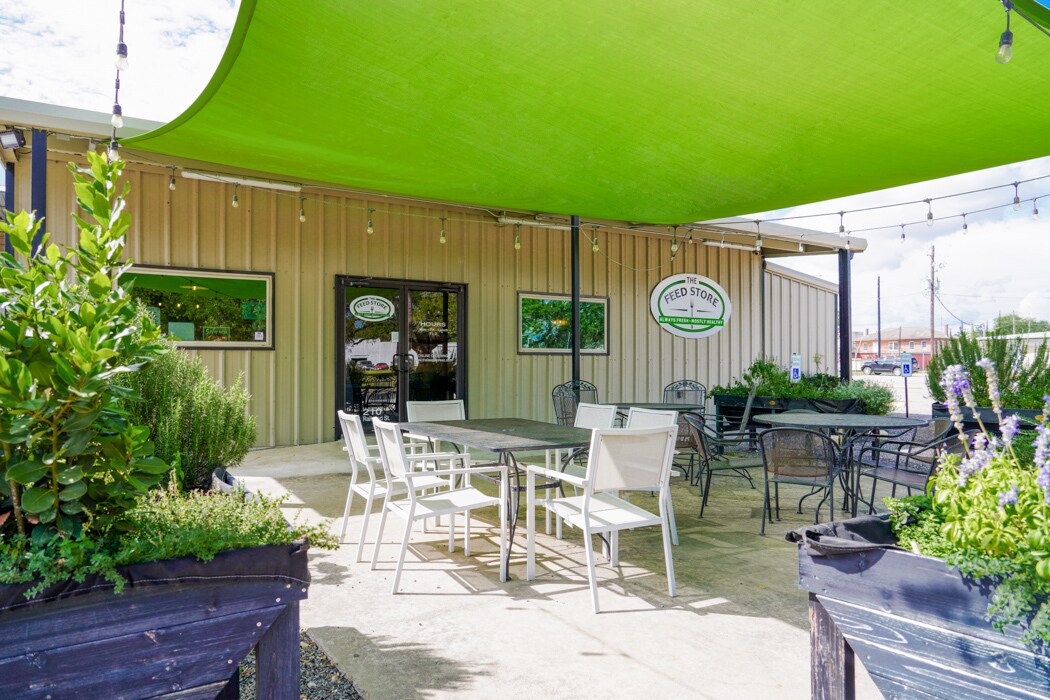 210 W Railroad St, El Campo, TX for Sale