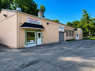 Fort Gratiot, MI Freestanding - 3980 Pine Grove Ave