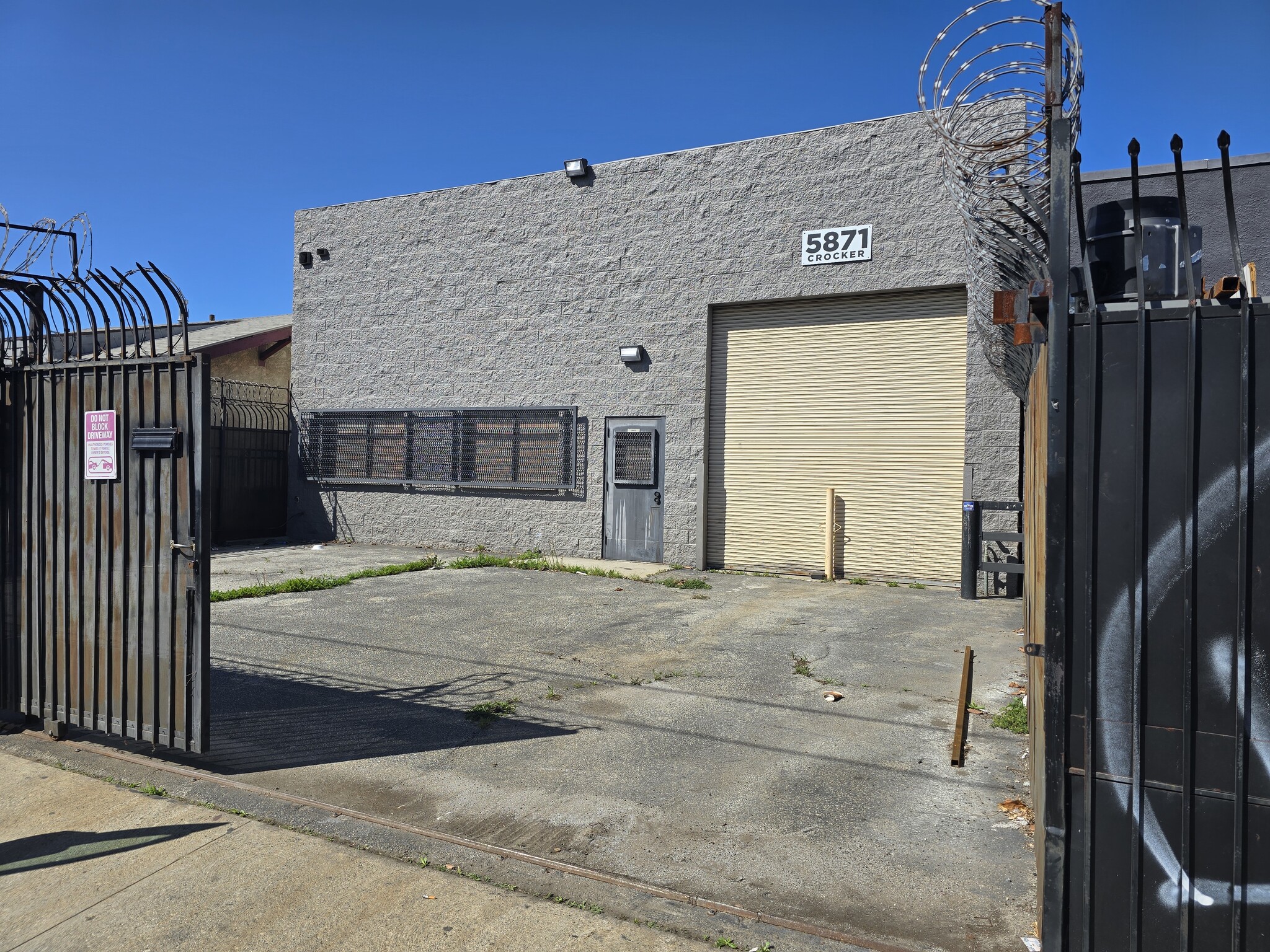 5871 Crocker St, Los Angeles, CA for Rent