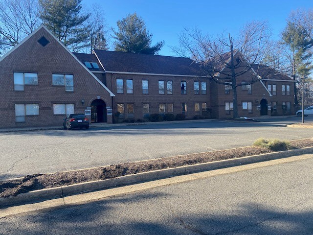2136 Gallows Rd, Vienna, VA for Rent