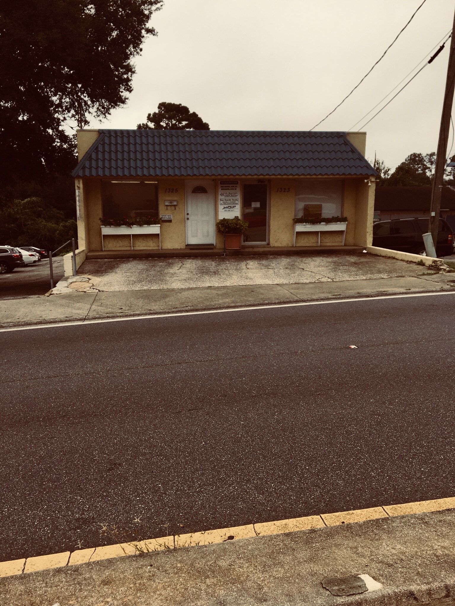 1325 Mahan Dr, Tallahassee, FL for Rent