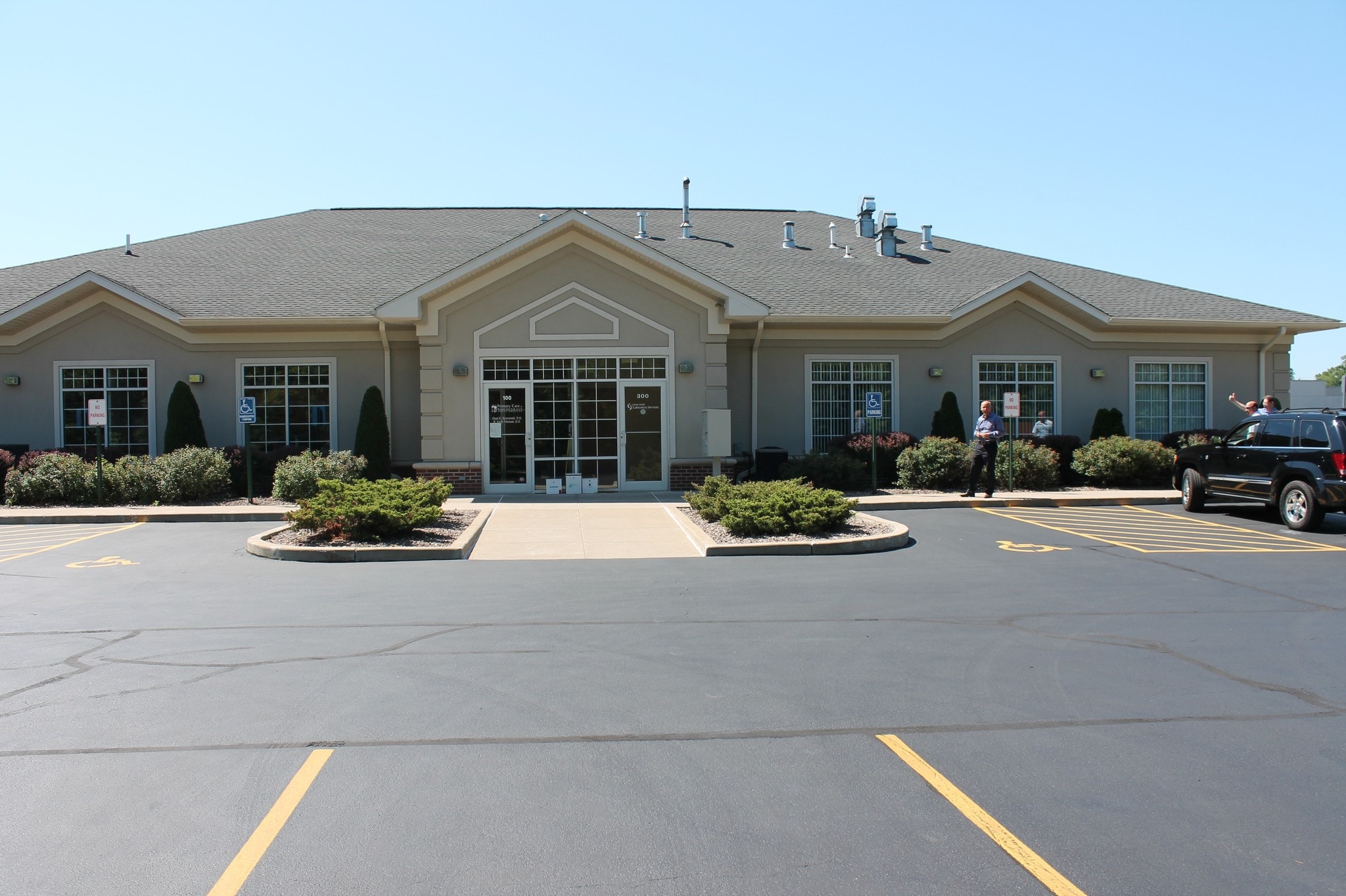 3799 Commerce Ct, North Tonawanda, NY for Rent