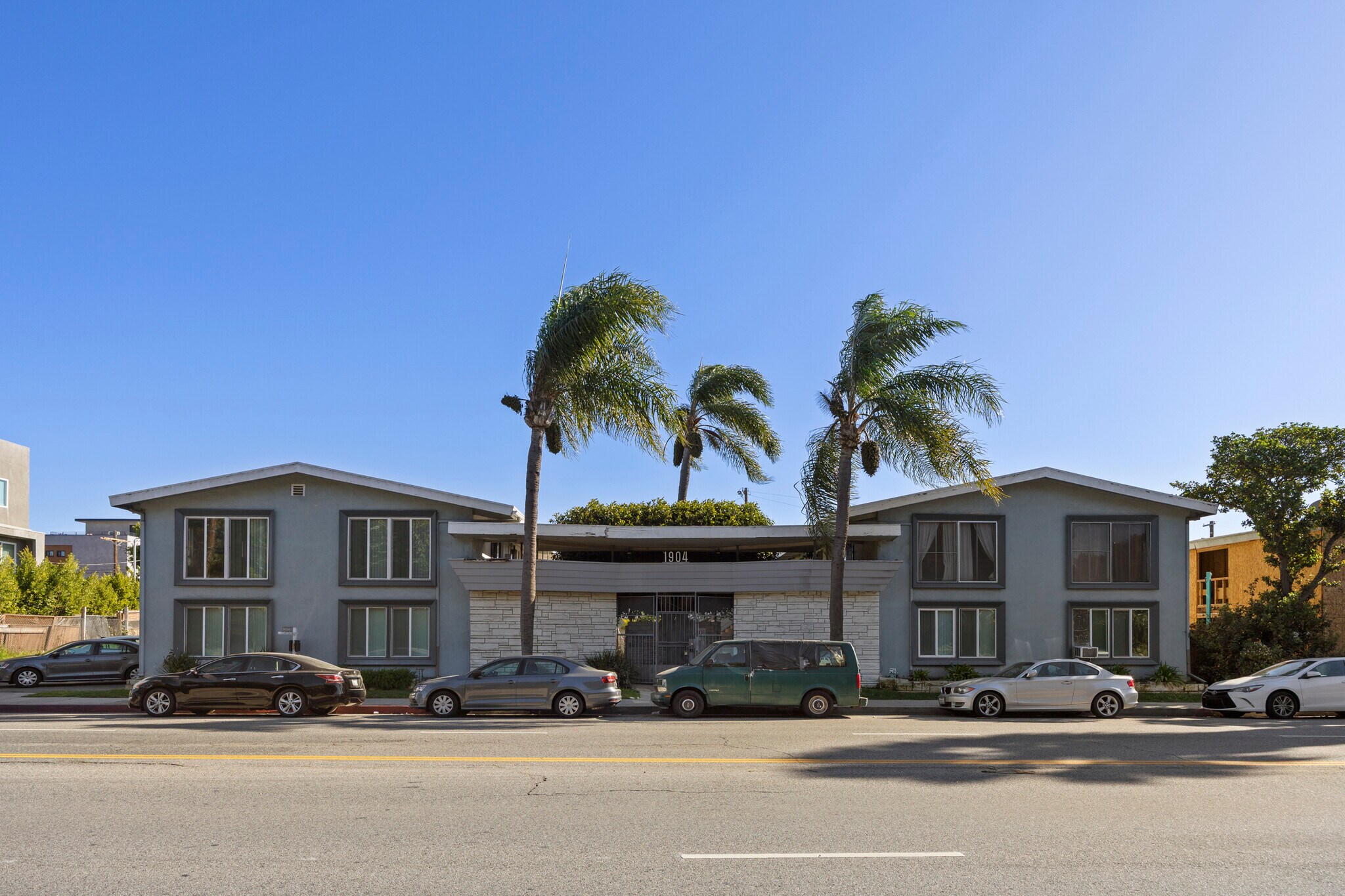 1904 S Robertson Blvd, Los Angeles, CA for Sale