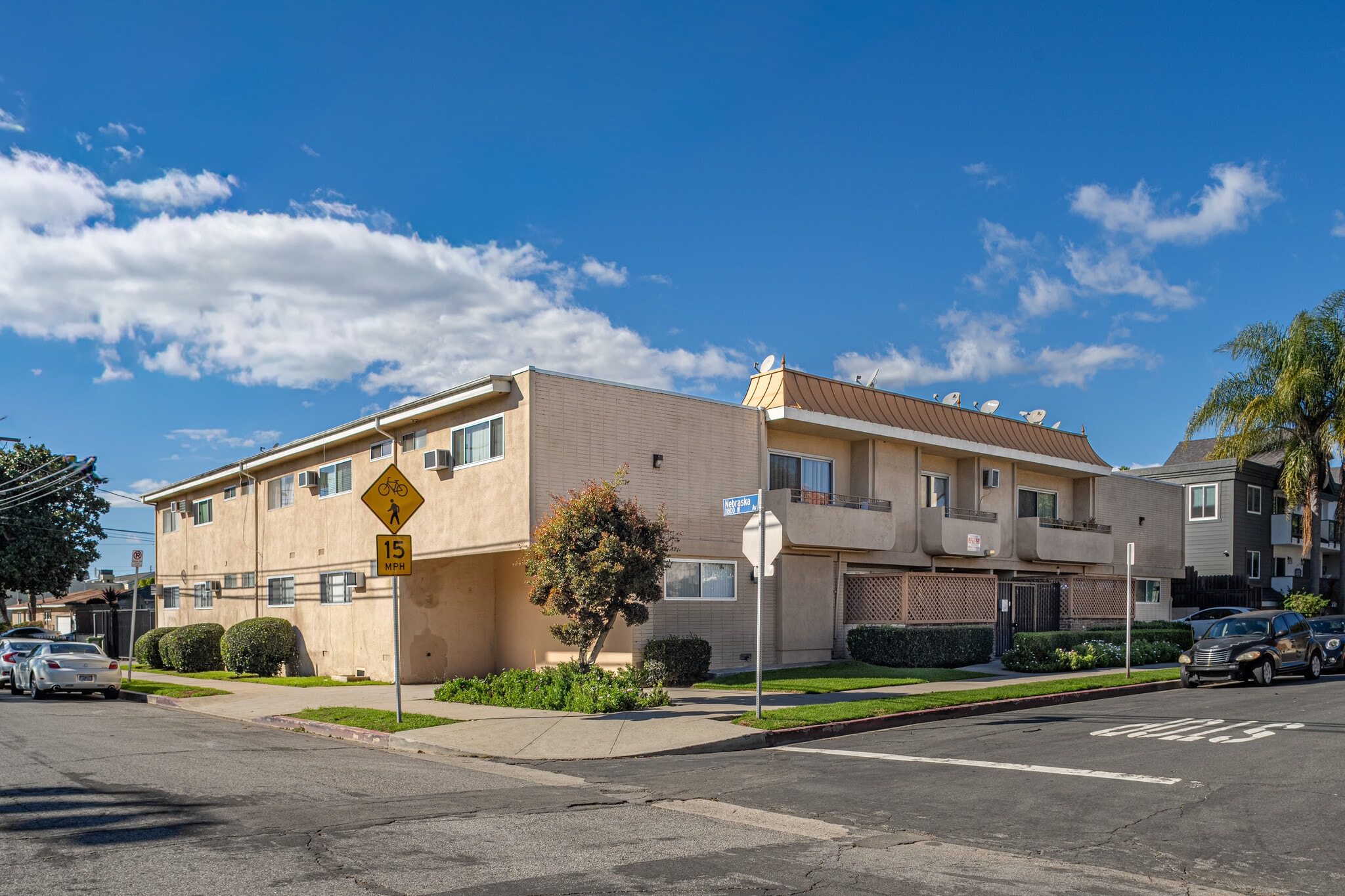 1755 Granville Ave, Los Angeles, CA for Sale