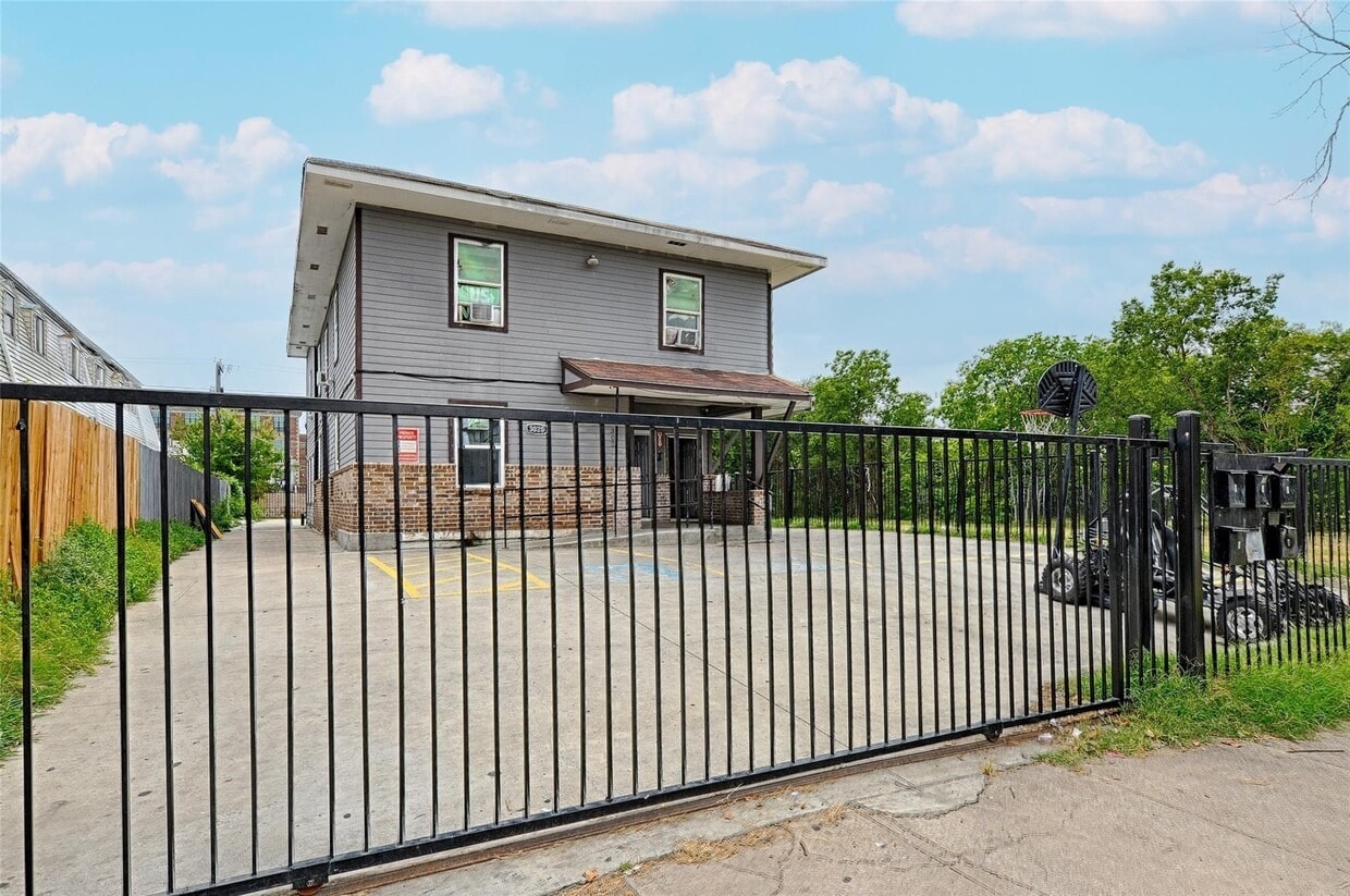 3020 South Blvd, Dallas, TX for Sale