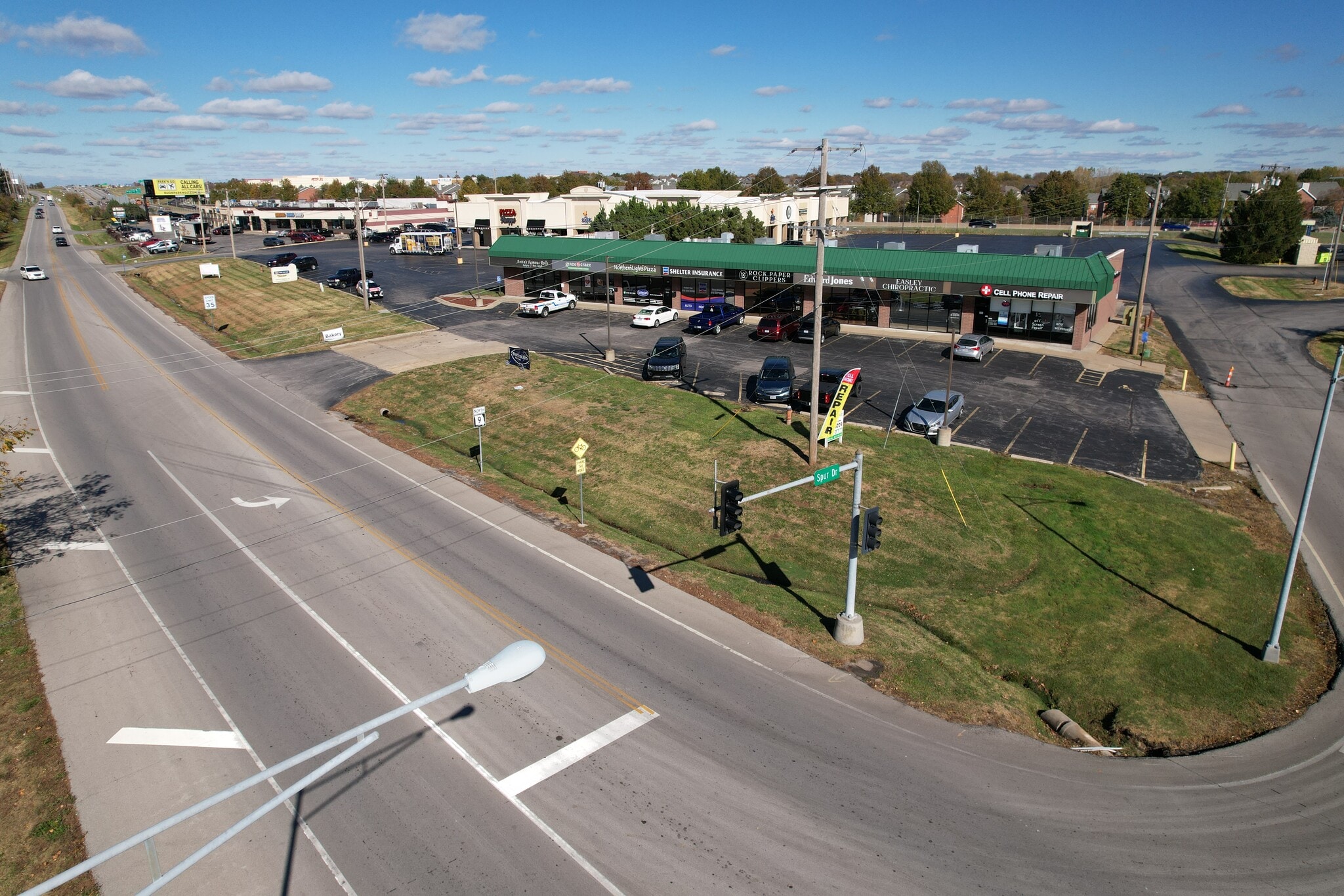 7701-7715 NW Prairie View Rd, Kansas City, MO for Rent